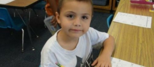 Anthony, de 10 anos, foi espancado pelo padrasto depois de dizer que gostava de garotos, morrendo no hospital.