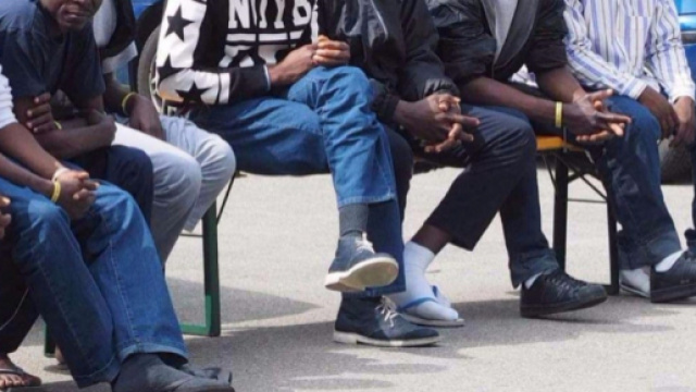 Latina, sei arresti per truffa, falso e maltrattamenti nei confronti di migranti accolti nei Cas