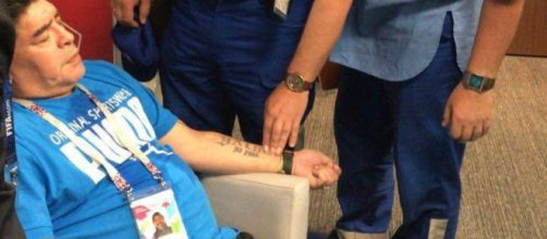 Maradona se descompens&oacute; en el encuentro de f&uacute;tbol Argentina contra Nigeria