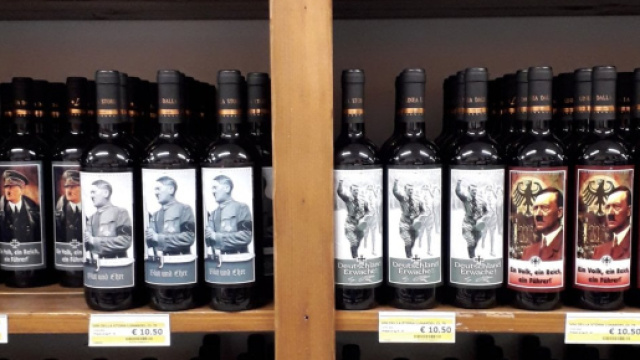 Le bottiglie di vino nazifasciste vendute in un supermercato a Jesolo. Fonte: www.ventidinews.it