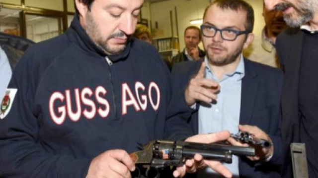 Matteo Salvini chiede di approvare in tempi brevi la legge sulla legittima difesa