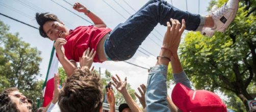 Mexicanos celebran en la embajada de Corea del Sur en el DF