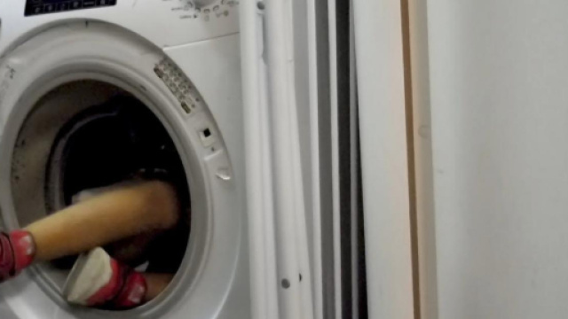 Un bambino di tre anni &egrave; morto soffocato in una lavatrice: l'aveva usata come nascondiglio ed &egrave; rimasto intrappolato dentro..