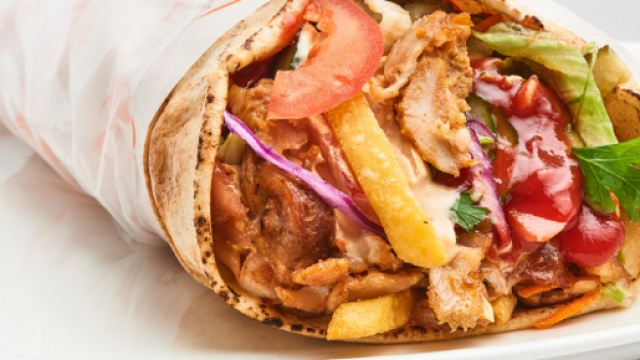 Un kebab ha ucciso una 15enne inglese: conteneva un allergene non segnalato nel take away dove l'aveva comprato.