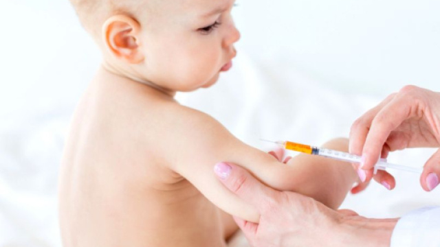 Vaccini: i genitori contro Salvini