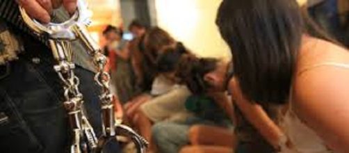 Polic&iacute;a desmantela red internacional de prostituci&oacute;n y tr&aacute;fico de mujeres latinoamericanas