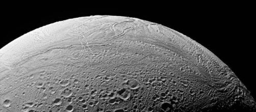 La nave espacial Cassini descubri&oacute; elementos necesarios para la vida cerca de Saturno