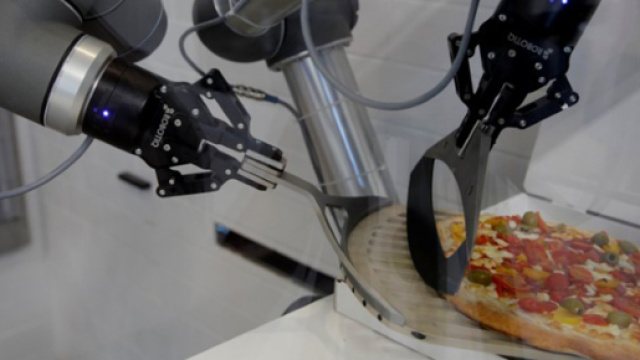 Francia, pizza preparata dai robot