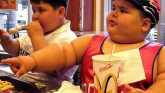 Italiani sempre pi&ugrave; sovrappeso, primato europeo per i bimbi obesi.