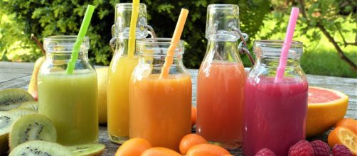 Smoothies are a delicious treat in the summer. [image source: silviarita - Pixabay]