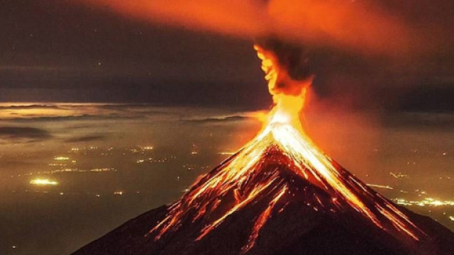 Eruzione del vulcano del Fuego