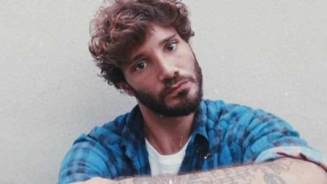Gossip, Stefano De Martino: brutta disavventura per l'ex marito di Belen Rodriguez.