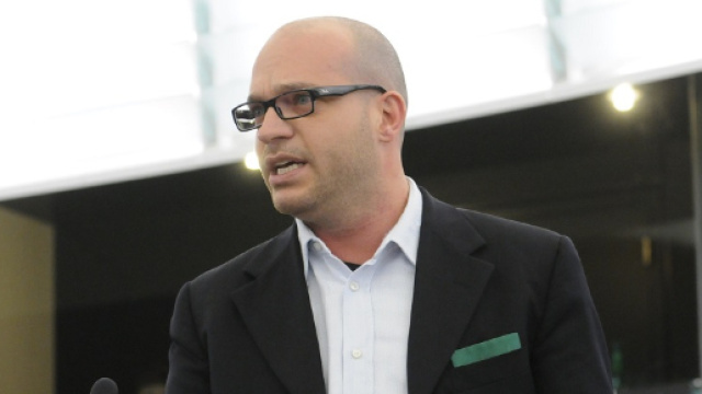 Lorenzo Fontana: 'Le famiglie arcobaleno non esistono'