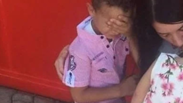 Fine dell'incubo a Bolzano: Rosa Mezzina posta la foto in cui abbraccia Yassine e Yasmine.