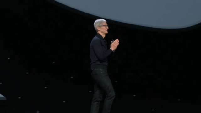 Tim Cook poche ore fa all'evento Apple.
