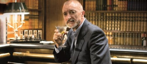 Arturo P&eacute;rez-Reverte presenta 'Bajo dos banderas'