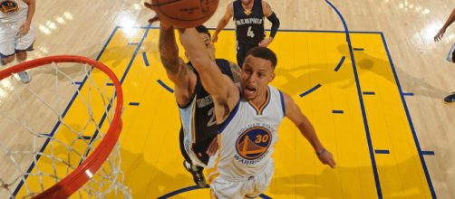 Curry rompe r&eacute;cord de mas triples