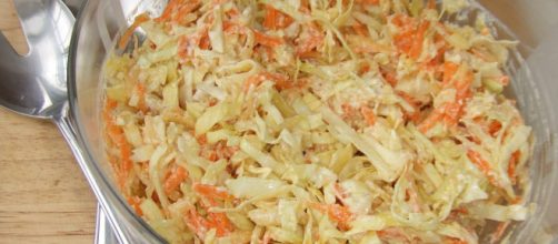 Deliciosa ensalada de repollo y cebolla