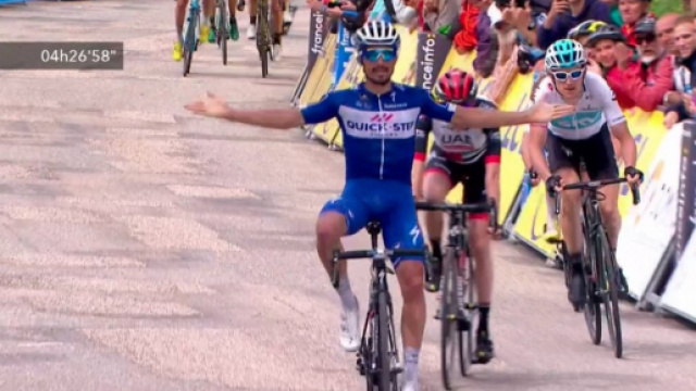 Lo spunto vincente di Alaphilippe nella quarta tappa del Giro del Delfinato