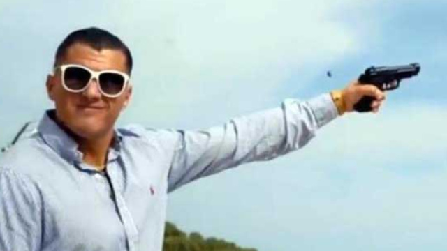 A Mattinata, comune sciolto per mafia, un rapper ha girato un video in cui spara e inneggia alla criminalit&agrave;