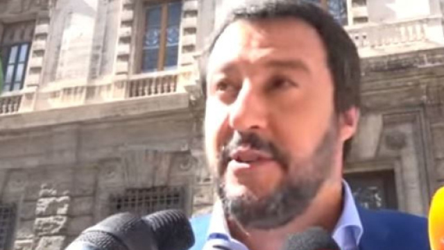 Salvini e Minniti: &egrave; polemica tra Ministri dell'Interno:uno uscente e uno entrate