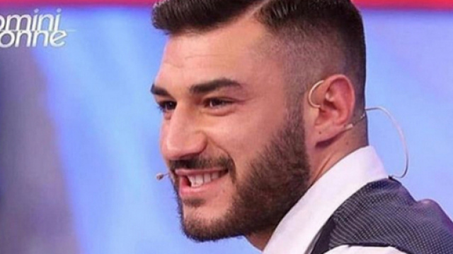 Uomini e Donne, si mormora che Lorenzo sia stato sorpreso in disco da una fan con un'altra ragazza