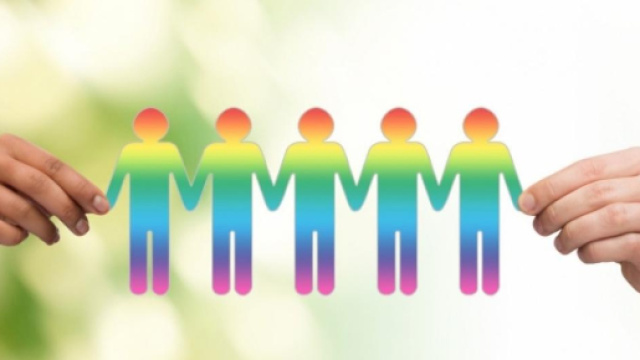 I figli delle coppie gay hanno problemi psicologici: lo sostiene uno studio italiano