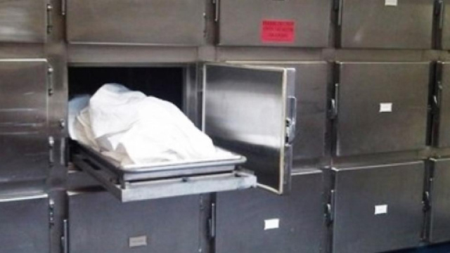 Rimane due giorni all'obitorio in cella frigorifera, ecco come finisce