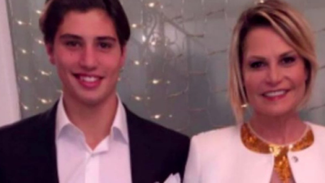 Simona Ventura, accoltellato il figlio