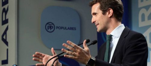 Pablo Casado invita a Santamar&iacute;a a debatir para contrastar ideas