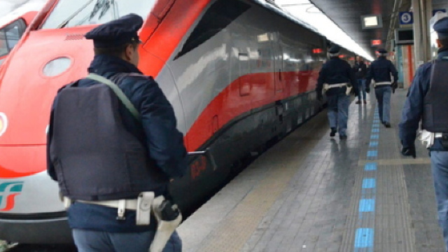 Venezia: aggrediscono portabagagli africano, i testimoni: 'inneggiavano a Salvini'.