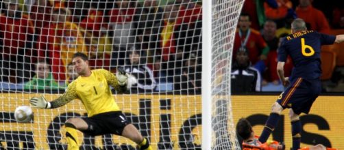 Efem&eacute;rides del 11 de julio: el gol de Iniesta y la muerte de Laurence Olivier