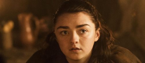 Maisie dice adi&oacute;s a Juego de Tronos con una foto de zapatillas ensangrentadas (Rumores)