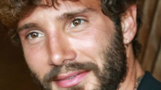 Stefano De Martino senza freni: 'Sesso in piedi con qualcuno per sentirmi al top'