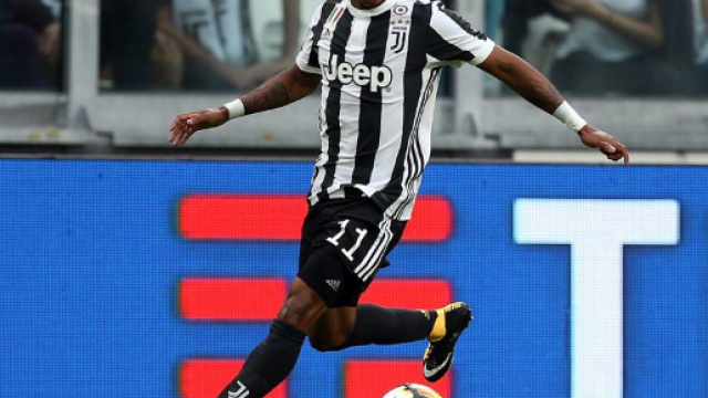 Juventus, il messaggio d'amore di Douglas Costa