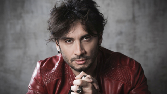Fabrizio Moro a Trani, in Piazza Duomo, il 21 agosto