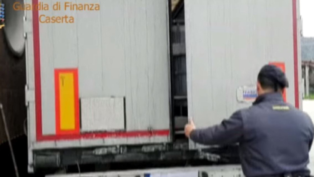 Napoli, maxi sequestro di 45 mila litri di gasolio di contrabbando