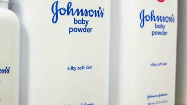 Talco J&J cancerogeno, azienda condannata al risarcimento