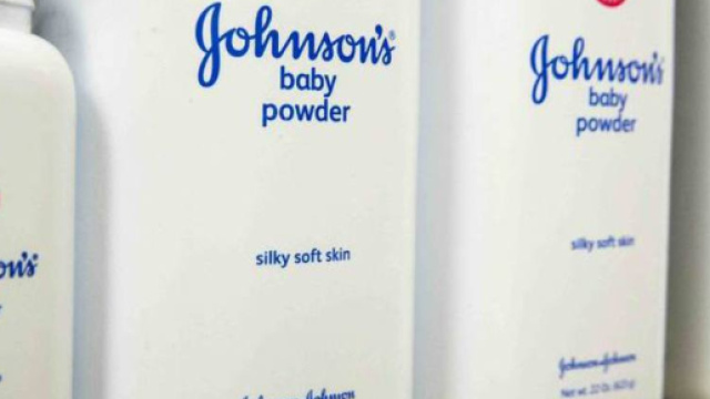 Talco J&J causava il cancro: condanna da 4,7 miliardi di dollari