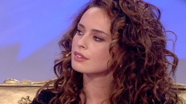 Uomini e donne, Sara parla della sua cicatrice