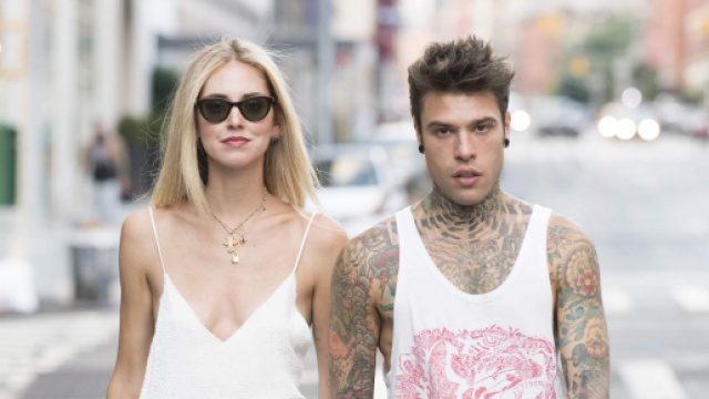 Chiara Ferragni a sinistra, Fedez a destra