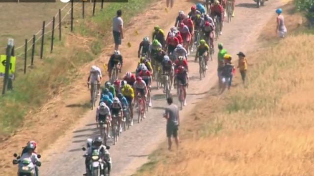 Il gruppo in uno degli ultimi tratti di pav&egrave;