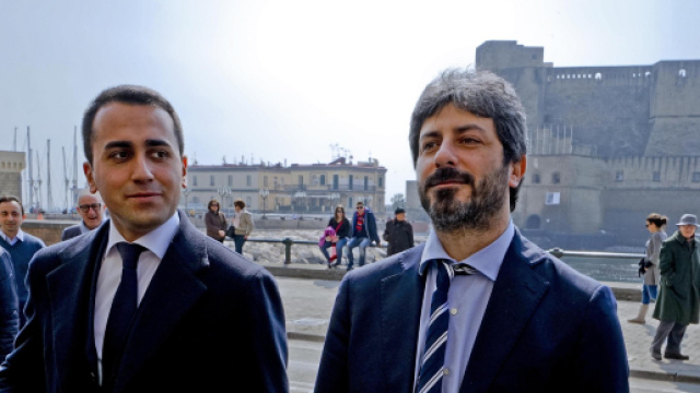 Decreto Dignit&agrave;, polemiche con l'Inps, Roberto Fico difende Luigi Di Maio