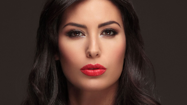 Elisabetta Gregoraci sfoggia un abito hot e tutti si chiedono se indossa l'intimo.