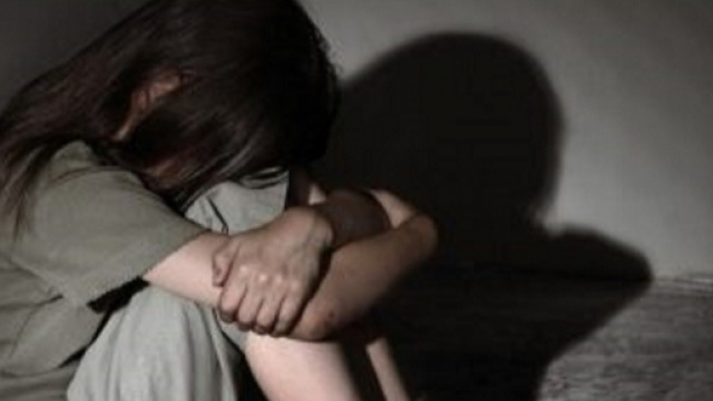 Una bambina di 12 anni violentata per 7 mesi