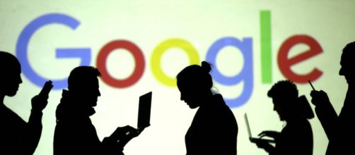 Bruselas impone una multa de m&aacute;s de 4 mil M&euro; a Google por abuso de dominio