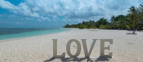 Sam Bird and Georgia Steel leave the island (Image credit: Falco Ermert/Flickr.com)