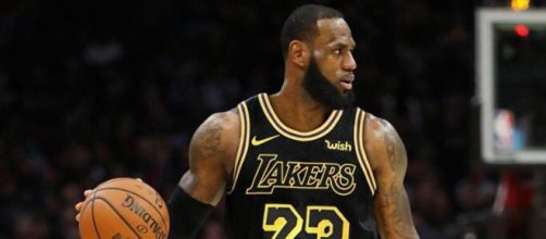 LeBron James signs new deal to join Los Angeles Lakers [Image by Steve Orisakwe / Twitter]