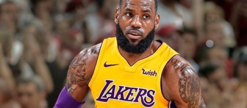 LeBron James talked to Kobe Bryant and Magic Johnson [Image by Lake Show / Twitter]