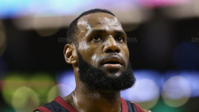 A la Une | LeBron James a sign&eacute; chez les Los Angeles Lakers - dna.fr